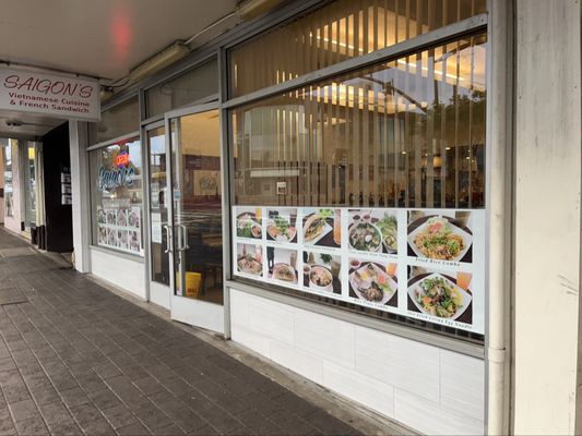 Saigon's Restaurant by null