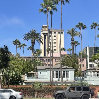 Huntley - The Huntley Hotel from Ocean Avenue - Hotels Near Me - Santa Monica, California Huntley - The Huntley Hotel from Ocean Avenue - Hotels Near Me - Santa Monica, California