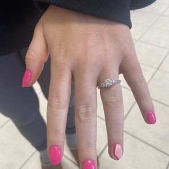 Tj Nails - Nail Salons Near Me - Hartville, Ohio