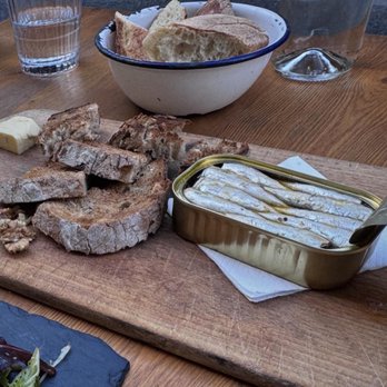 L'Abreuvoir - French sardines and bread. - French Near Me - Paris, 75