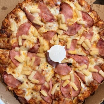 Round Table Pizza - Hawaiian pizza - missing my $2 chicken add-on. - Pizza Near Me - Oakhurst, California Round Table Pizza - Hawaiian pizza - missing my $2 chicken add-on. - Pizza Near Me - Oakhurst, California