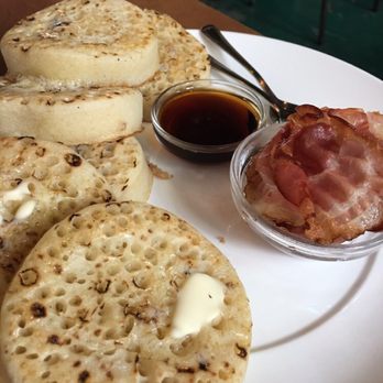 Kopi Soesoe - Crumpets with bacon and syrup - Cafes Near Me - Rotterdam, ZH