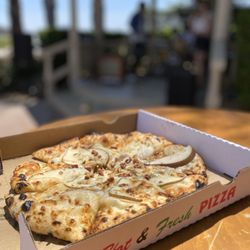 Paul's Rustic Oven - Pizza and live music!