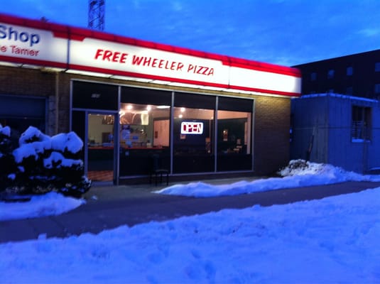 Free Wheeler Pizza by null