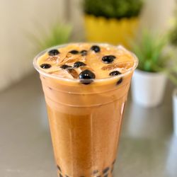 Vegan Banh Mi Loving Hut - Thai tea with boba
