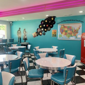 Holey Moley Daylight Donuts - Donuts Near Me - Mattoon, Illinois