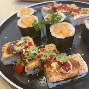 Mi Ne Sushi - The spicy salmon and torched salmon. This I would get again. It was amazingly good. - Sushi Bars Near Me - Aurora, Ontario