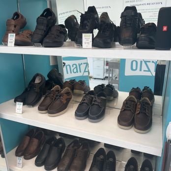 Narzio walking shoe - men's shoes - Shoe Stores Near Me - Los Angeles, California Narzio walking shoe - men's shoes - Shoe Stores Near Me - Los Angeles, California
