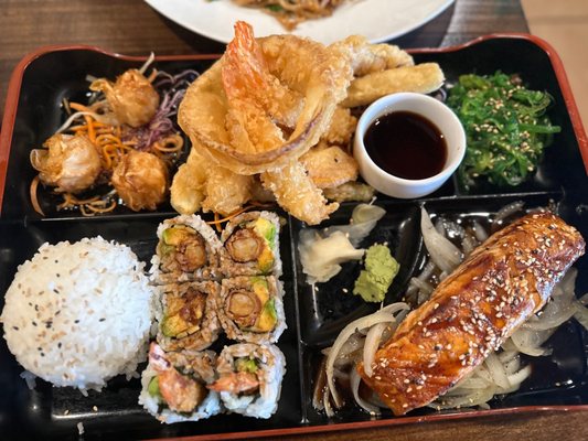 Red Bar Sushi & Best Thai Kitchen by null