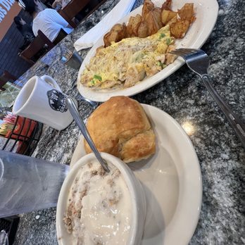 Granny’s Kitchen - Chicken Fajita Omelet with Biscuit & Gravy w/Sausage Gravy and Fried Potatoes - Breakfast & Brunch Near Me - Oklahoma City, Oklahoma