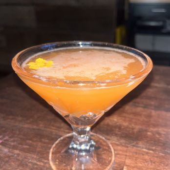 The Wolfhound Bar and Kitchen - Passion fruit bourbon drink - Bars Near Me - Chicago, Illinois