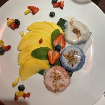 Sugar & Spice - mango sticky rice (so prettily plated!) - Thai Near Me - Cambridge, Massachusetts Sugar & Spice - mango sticky rice (so prettily plated!) - Thai Near Me - Cambridge, Massachusetts