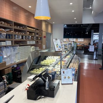 Basquia Bakery - Bakeries Near Me - Daly City, California