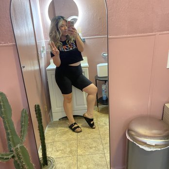 Salon Emeren - Full length mirror - Hair Extensions Near Me - Whittier, California