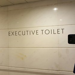 國都廣場 - Executive Toilets - Is this reserved for me?!!