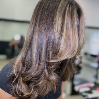 JRossBeauty - Dimensional brunette face framing layers - Hair Stylists Near Me - Hollywood, Florida JRossBeauty - Dimensional brunette face framing layers - Hair Stylists Near Me - Hollywood, Florida