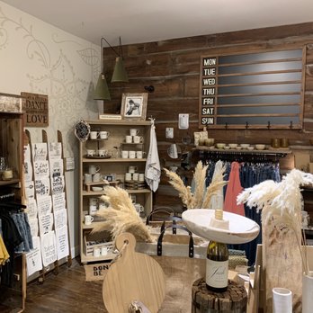 Apple Tree - Clothing, jewelry, stationary, Nick-Knacks, and more, this store has it all! - Women's Clothing Near Me - Oxford, Ohio