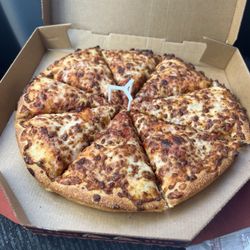 Pizza Hut - Lifeless pizza!