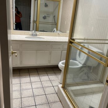 Little Lucy's Cleaning Service - Clean bathroom! - Home Cleaning Near Me Little Lucy's Cleaning Service - Clean bathroom! - Home Cleaning Near Me
