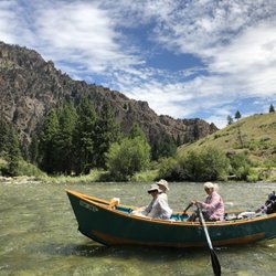 Rapid River Outfitters - Drift boat fly fishing.
