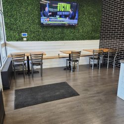 Tony & Enzo's Pizzeria - Small dine in