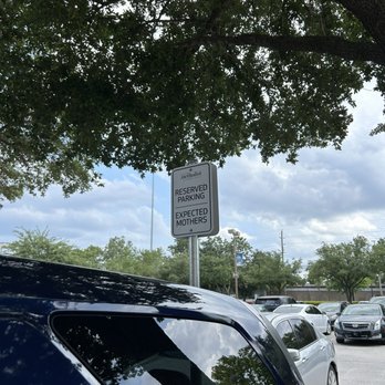 Houston Methodist At Willowbrook - "Expectant mother's" exclusive parking at the hospital. - Midwives Near Me - Houston, Texas