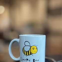 Sleepy Bee Cafe - Downtown - Cute bee theme