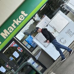 Roadrunner Markets - An employee who took pictures of our license plate and threatened us