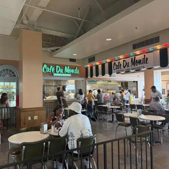 Cafe Du Monde - Inside - Coffee & Tea Near Me - New Orleans, Louisiana