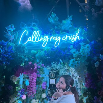 Highkey Rainforest Rooftop - Phone booth, mural, lounge, photo prop - Lounges Near Me - New York, New York