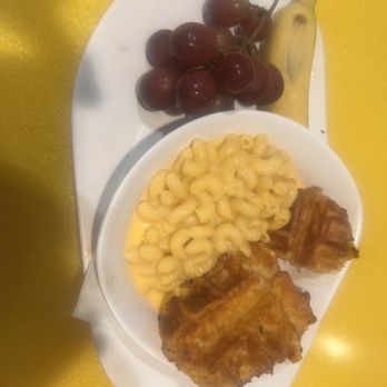 Illumination’s Minion Cafe - Kids Mac and cheese - New American Near Me - Orlando, Florida