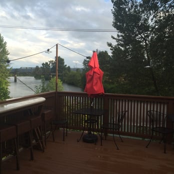 Roger's Riverview Bistro - Perfect outdoor patio area - New American Near Me - Snohomish, Washington Roger's Riverview Bistro - Perfect outdoor patio area - New American Near Me - Snohomish, Washington
