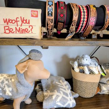 Hund N Kat Pet Boutique - Collars, Sweaters and Toys - Pet Stores Near Me - Solvang, California