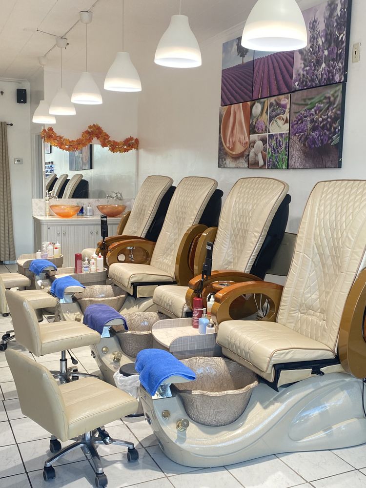 Malena Nails & Spa Logo