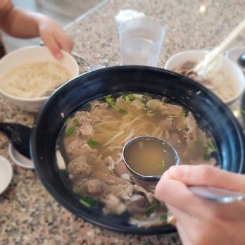 Pho Xyclo - Beef ball and beef flank pho - Vietnamese Near Me - Niagara Falls, Ontario