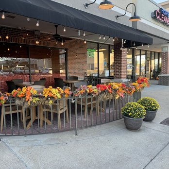 Rich & Charlie's - Patio area - Pizza Near Me - Saint Louis, Missouri Rich & Charlie's - Patio area - Pizza Near Me - Saint Louis, Missouri