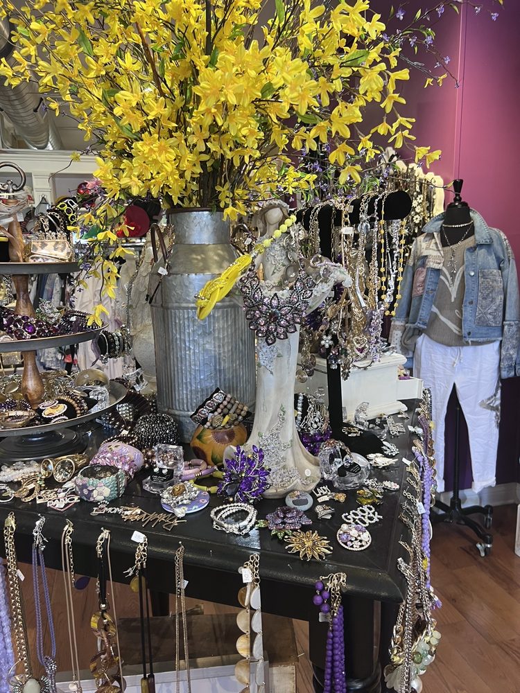 A BAG LADY Updated October 2024 35 Photos & 16 Reviews 2856