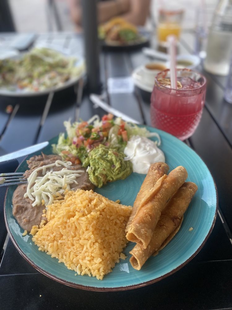 Food from Guac N Tacos