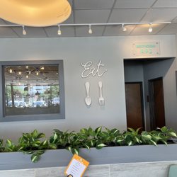 Tops Cafe - The wall decor