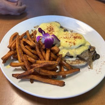Guieb Cafe - Braised Ribeye Benedict - New American Near Me - Honolulu, Hawaii