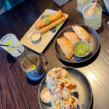 Puttshack - Boston - Shareables! Boston tailpipes, cheese & chorizo empanadas, pork bao buns - Mini Golf Near Me - Boston, Massachusetts Puttshack - Boston - Shareables! Boston tailpipes, cheese & chorizo empanadas, pork bao buns - Mini Golf Near Me - Boston, Massachusetts
