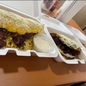 VeneTexas - a close up of a sandwich in a styrofoam container - Venezuelan Near Me - Humble, Texas VeneTexas - a close up of a sandwich in a styrofoam container - Venezuelan Near Me - Humble, Texas