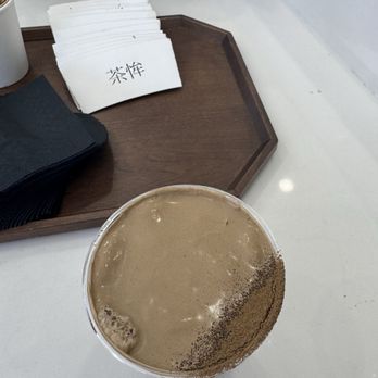 DAMO - Hojicha einspanner - Coffee & Tea Near Me - Los Angeles, California DAMO - Hojicha einspanner - Coffee & Tea Near Me - Los Angeles, California