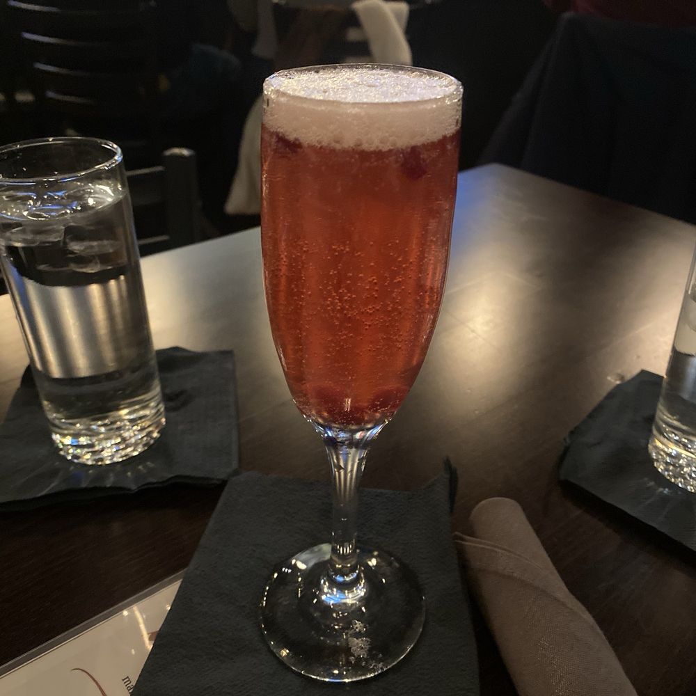Seasonal drink with Gin, cranberry, prosecco. Seasonal drink with Gin, cranberry, prosecco.