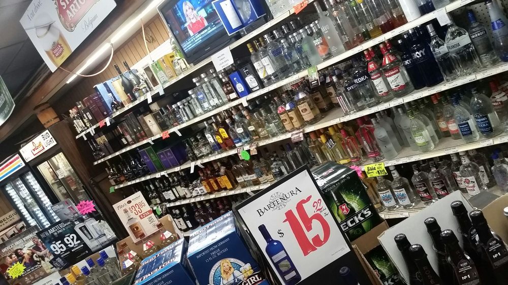 Esquire Liquors Logo