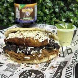 Los Panas Venezuelan Food - Arepa de pabellon
