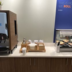 Holiday Inn Express & Suites Austin NW - Lakeway - Breakfast