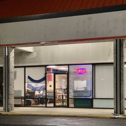 El Sabor de mi Tierra - Restaurante Salvadoreño - Front entrance, very easy to overlook