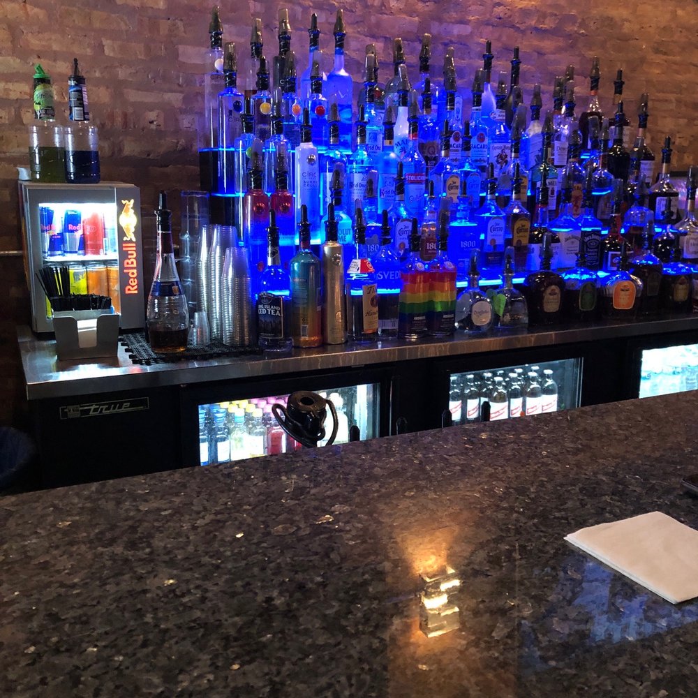 Best Gay Bars near Chicago Midway International Airport MDW in
