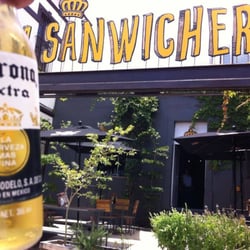 La Sanwichera - La terraza de La Sanwichera y una corona bien fria!